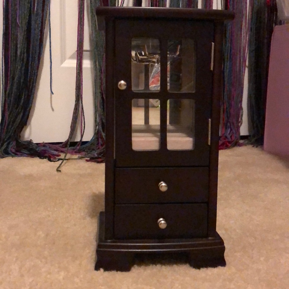Jewelry box